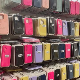 Черен силиконов кейс за iPhone 16